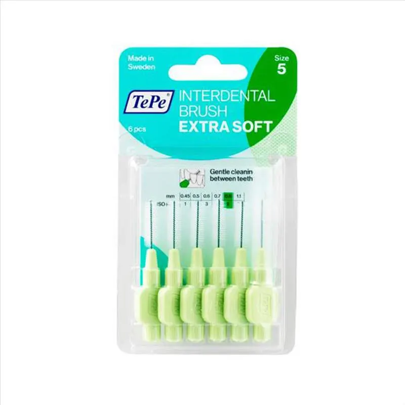 Confezione in plastica trasparente con sei scovolini interdentali verdi, marca TePe